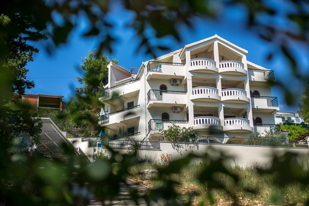 Villa Fani - Apartments In Trogir Bagian luar foto